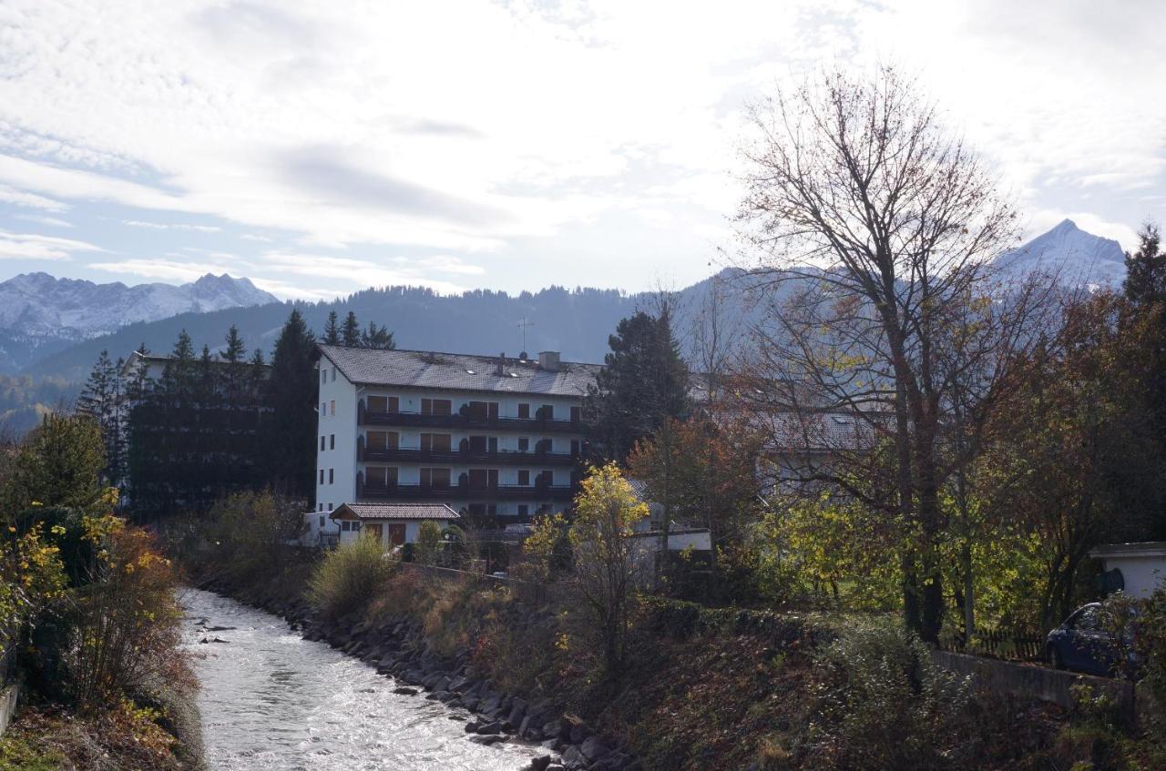 Sunny 1-Room Apartment Near Railway Station Garmisch-Partenkirchen Ngoại thất bức ảnh